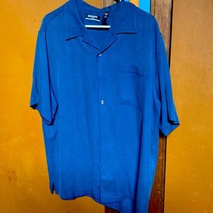 Short sleeve collared 100% silk button down shirt